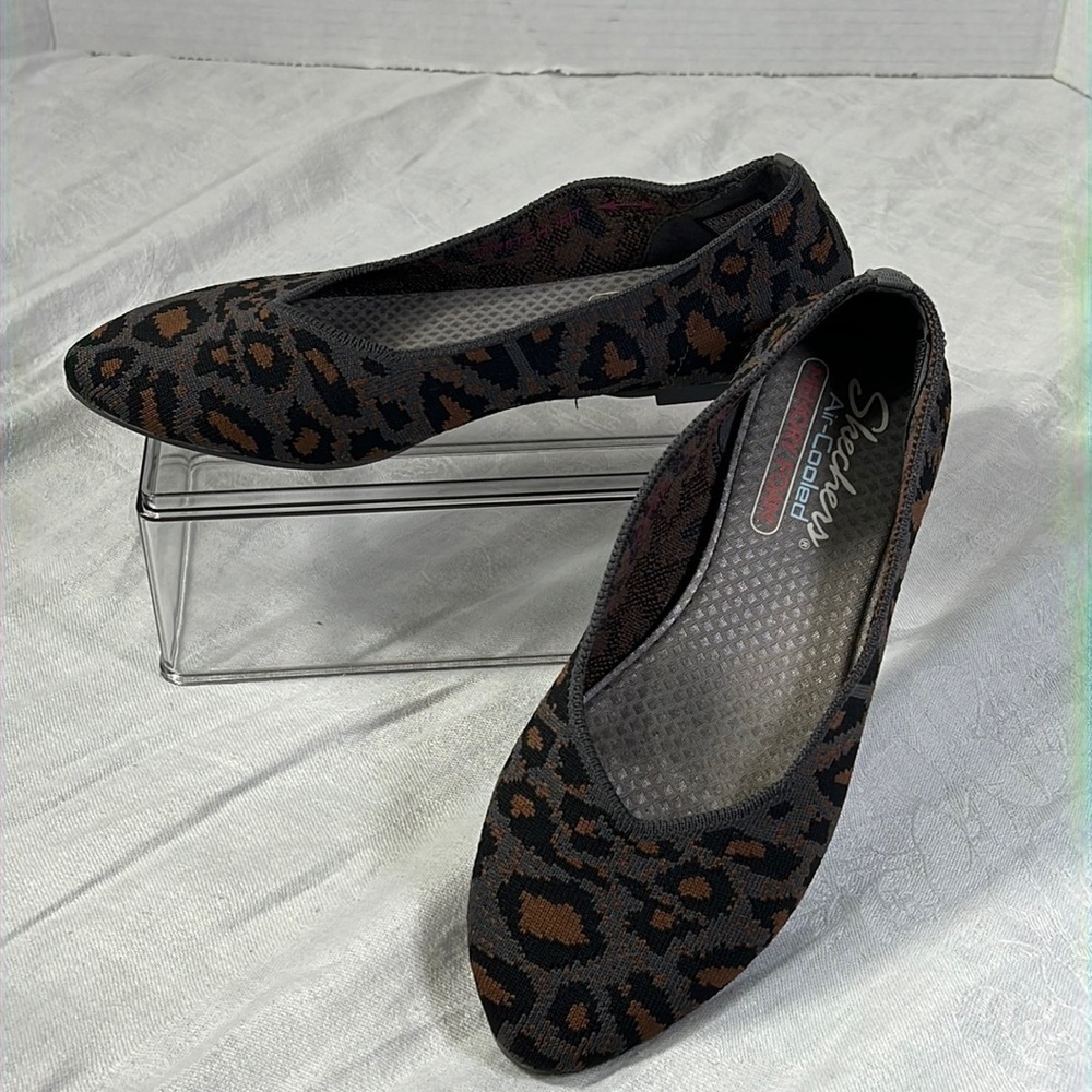 SKECHERS Air cooled “Cleo” size 7.5 stretch fit
